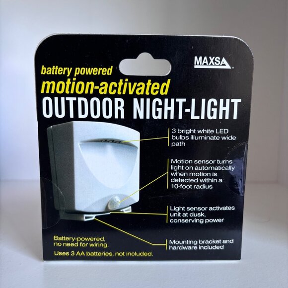 Maxsa Innovations Motion Activated Outdoor‎ Night Light Battery Operated 40341 - Picture 2 of 6